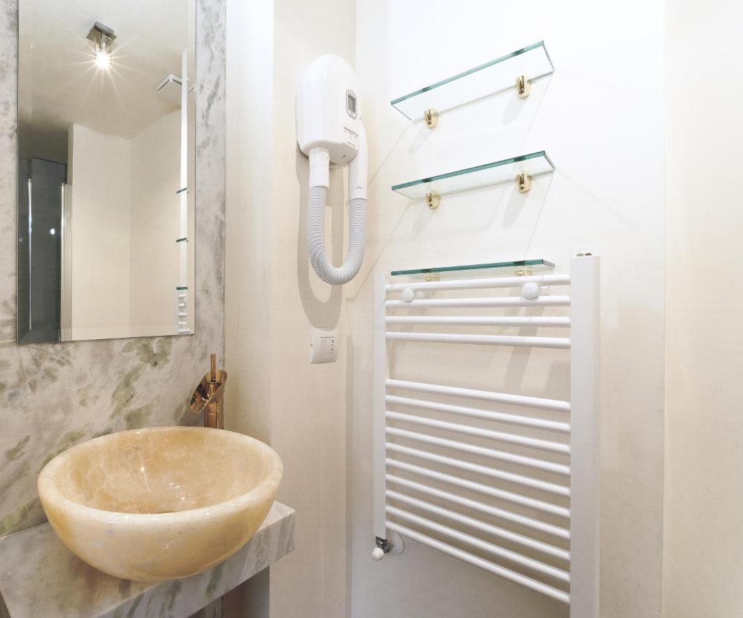 Riviere Private Rooms Alla Scala Milano Exterior foto